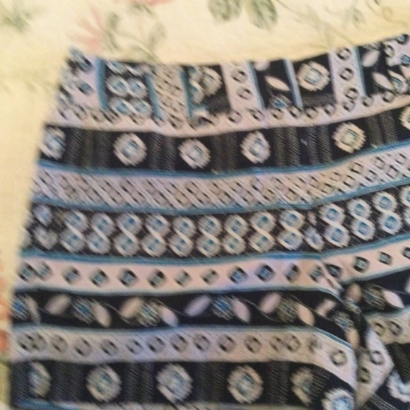 Ann Taylor LOFT Outlet womens 4 inch shorts New preppy size 2 geometric - Picture 7 of 7